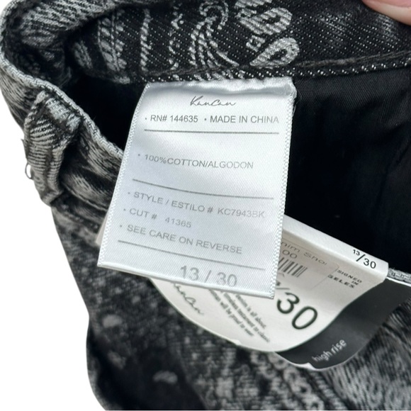 Kancan Black Bandana Print Jean Shorts - Size 13/30 - Picture 4 of 6